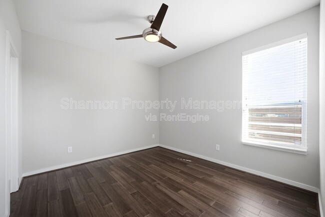 Building Photo - 605 Dumble St