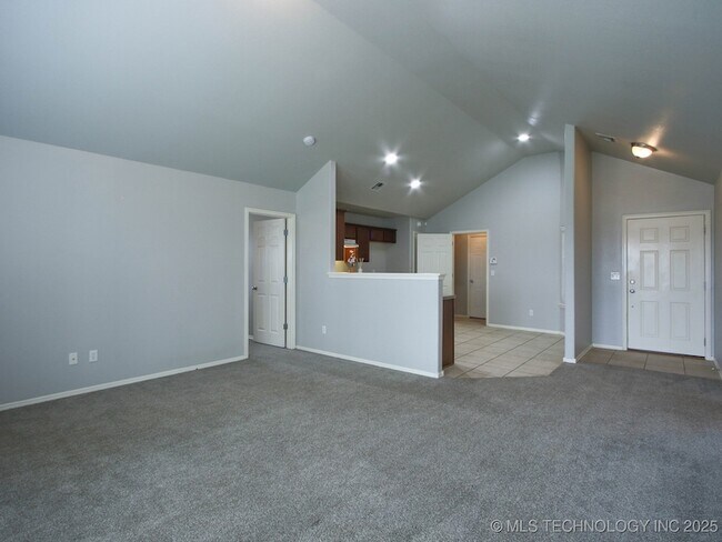 Building Photo - 16052 S 83rd E Ave