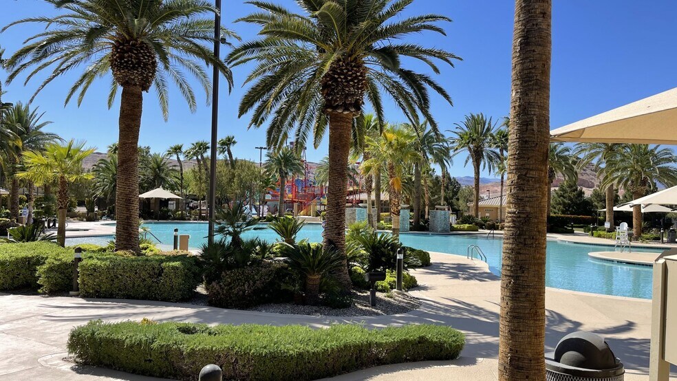 Pool amenities - 263 Garden Trellis Ct