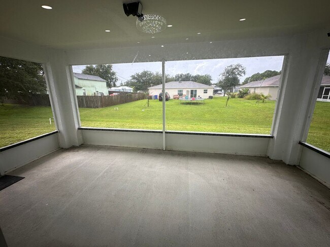 Building Photo - Modern 3-Bedroom Single-Family Home for Re...