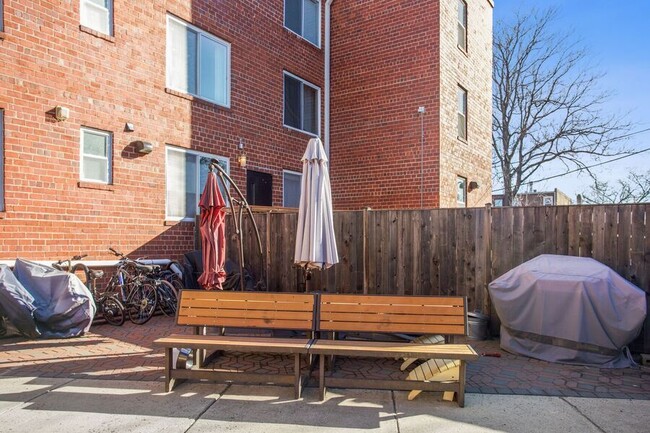 Building Photo - 420 16th St SE