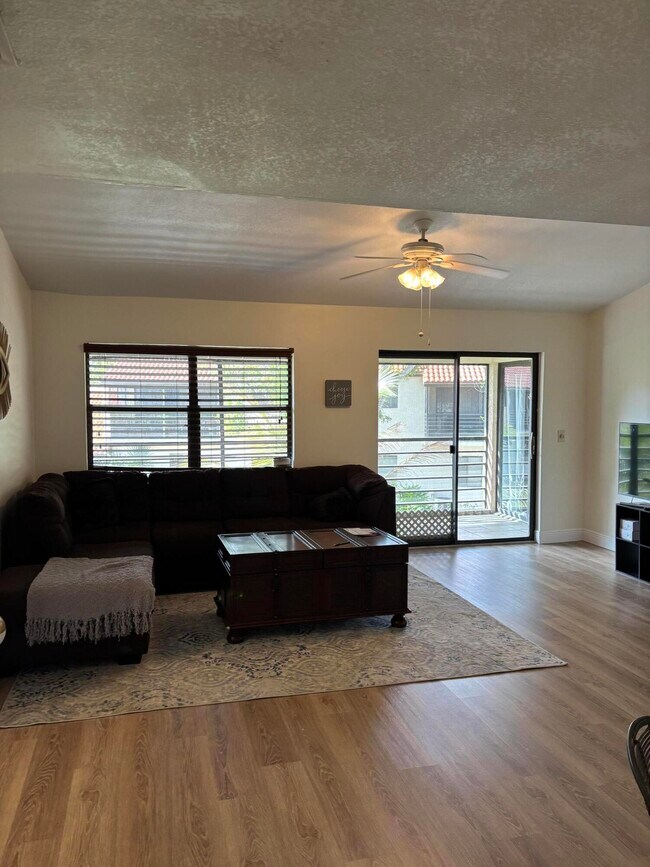 Building Photo - 3 Vía De Casas Sur