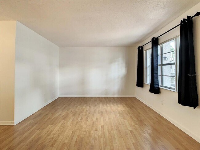 Building Photo - 9115 Tudor Dr