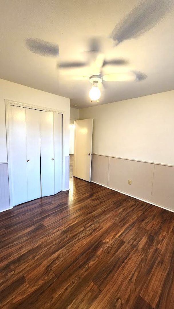 Building Photo - Beautiful 3 Bed 2 Bath Corner Lot