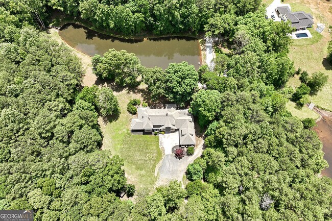 Building Photo - 3735 Smithtown Rd