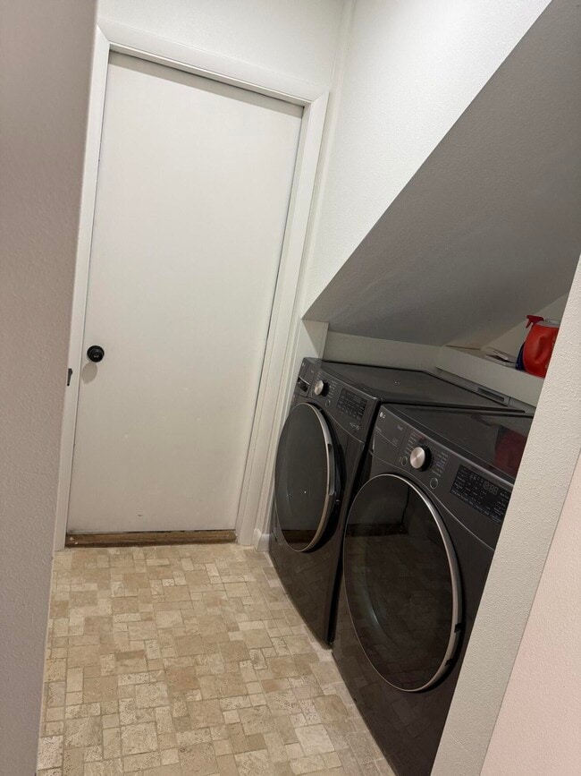 Building Photo - 350 Sailfish Dr