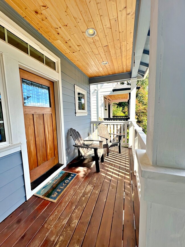 Building Photo - 1707 SW Moss St