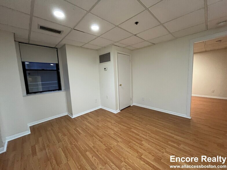 Building Photo - 62 Boylston St