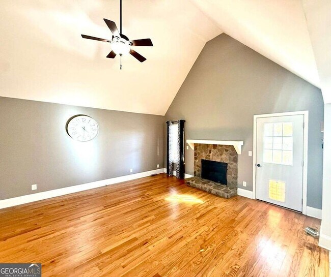 Building Photo - 22 Valley Creek Dr SW