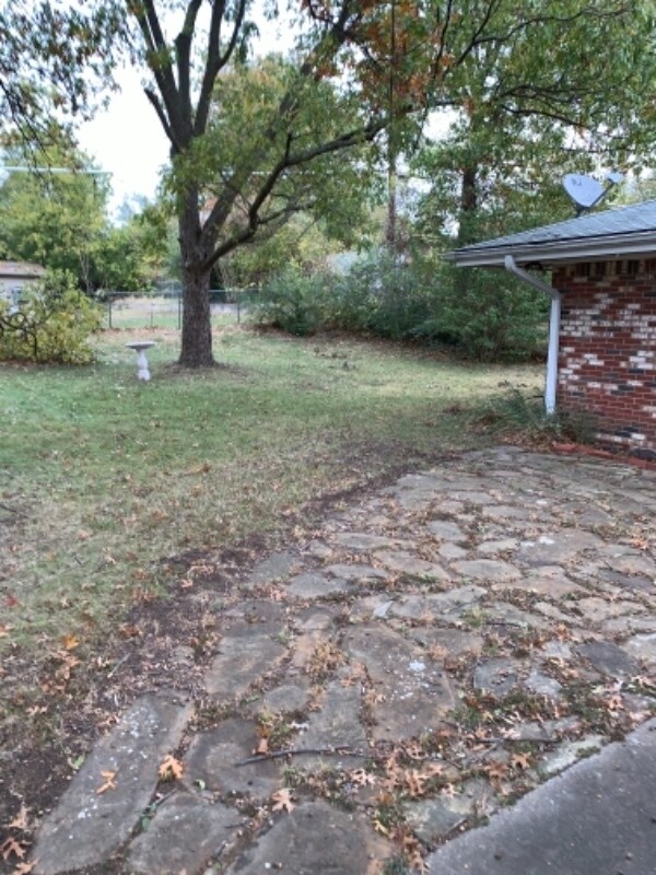 Building Photo - 2025 Brookline Dr