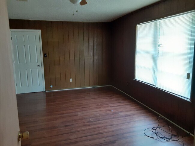 Building Photo - 141 Pike Ave
