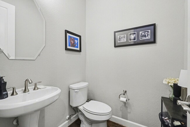 Building Photo - 1538 Dian St