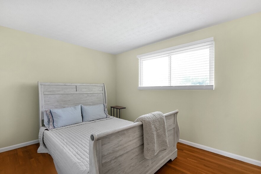 Bedroom 1 - 191 Murnane St