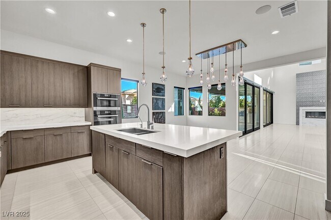 Building Photo - 68 Grey Feather Dr