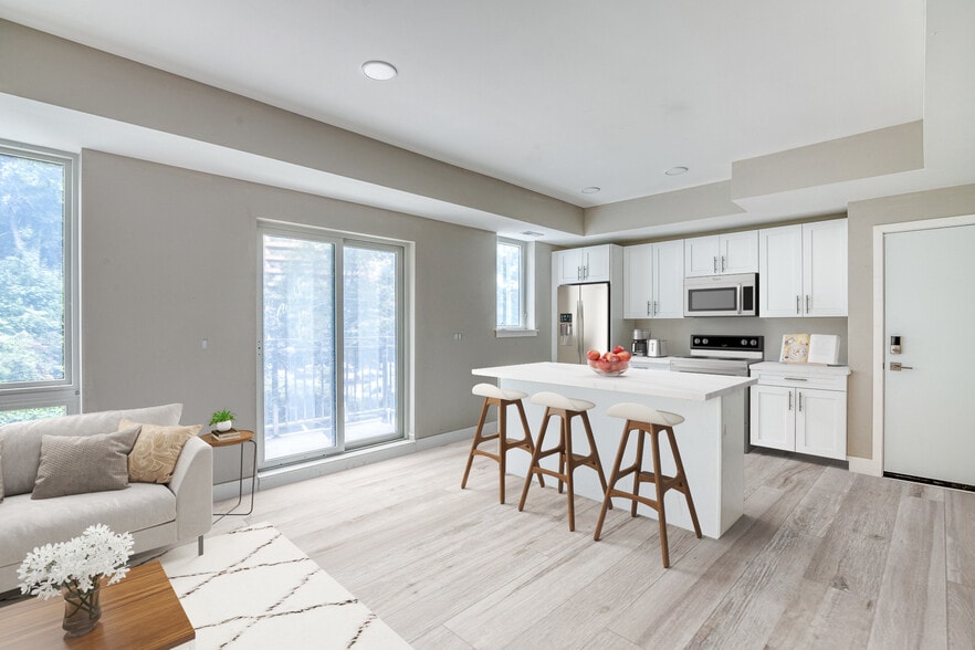 Building Photo - 1952 Bryn Mawr Ave