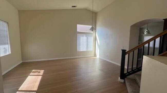 Building Photo - 1465 Venice Cir