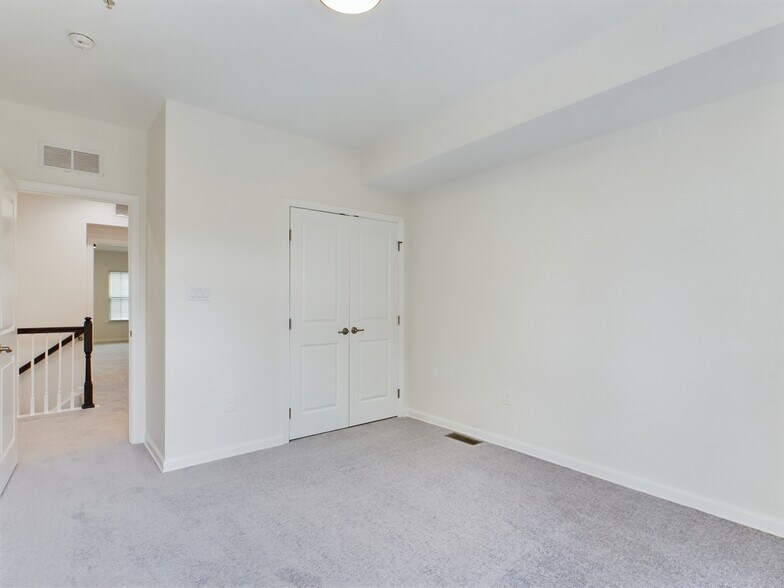 Building Photo - 6479 Jack Linton Dr S