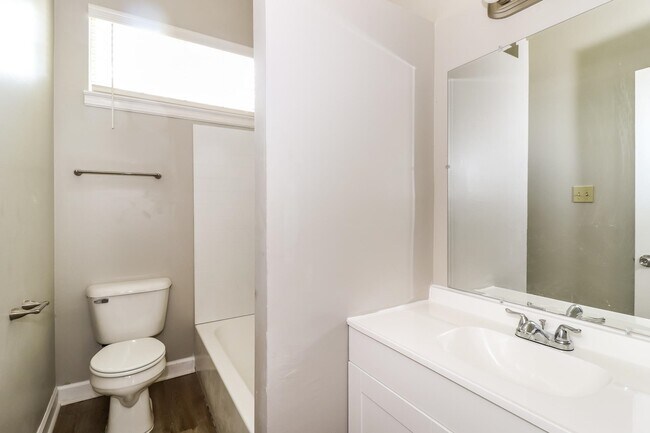 Building Photo - 4515 Kings Grant Dr