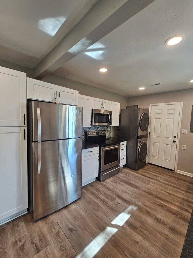 Building Photo - 348 Virginian Dr unit A