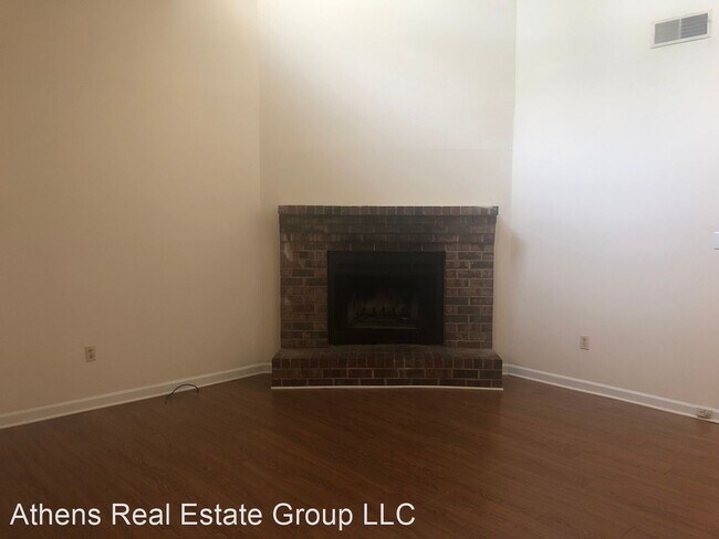 Building Photo - 2 br, 1 bath House - 410 Timothy Road