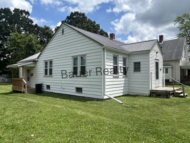 Building Photo - 728 W 10th St