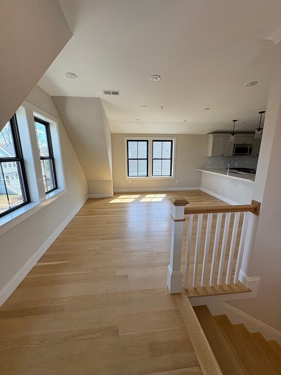 Building Photo - 76 Turner St