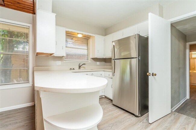 Building Photo - 9712 Mahler Pl