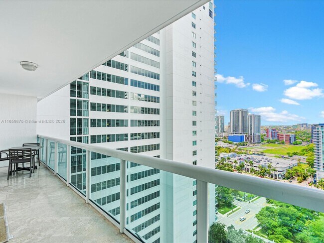 Building Photo - 1800 N Bayshore Dr