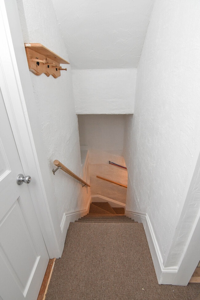 Building Photo - 23 Desmond Rd