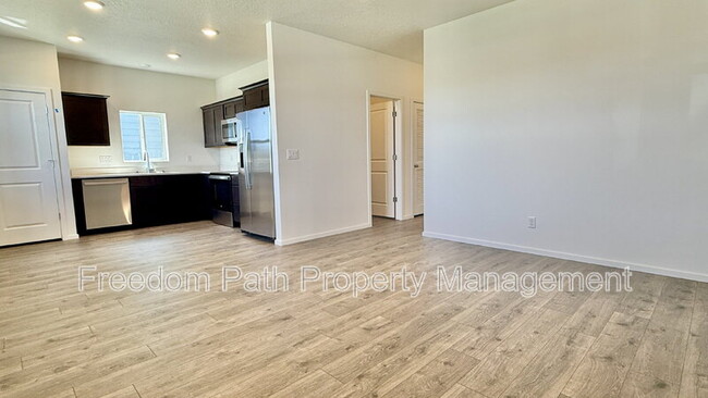 Building Photo - 5102 E Norma Ave