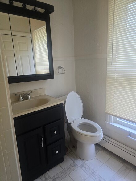 Building Photo - 708 Erie St