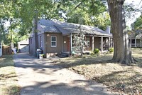 Building Photo - Remodeled bungalow in the heart of Mid-town