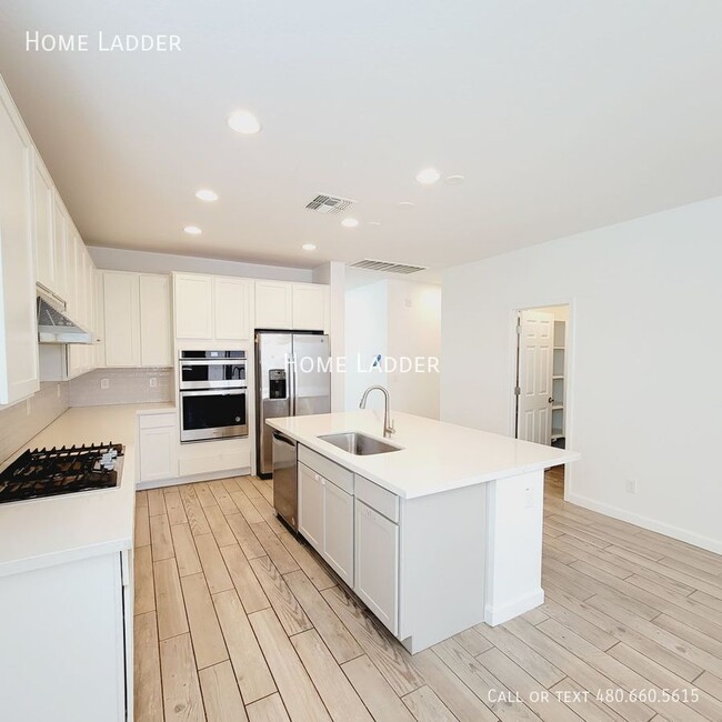 Building Photo - 13337 W Lariat Ln