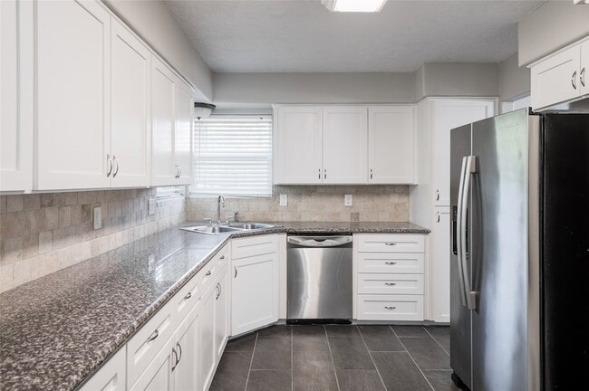 Building Photo - 809 Newport Blvd