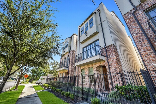 Building Photo - 1618 Rosewood St