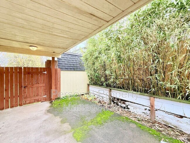 Building Photo - 10303 NE 23rd St