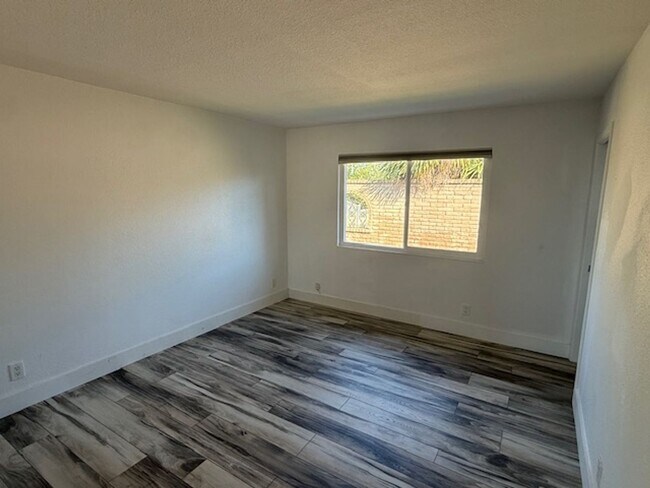 Building Photo - Remodeled 3 Bedroom Home with Bay Views + Stunning Backyard Patio