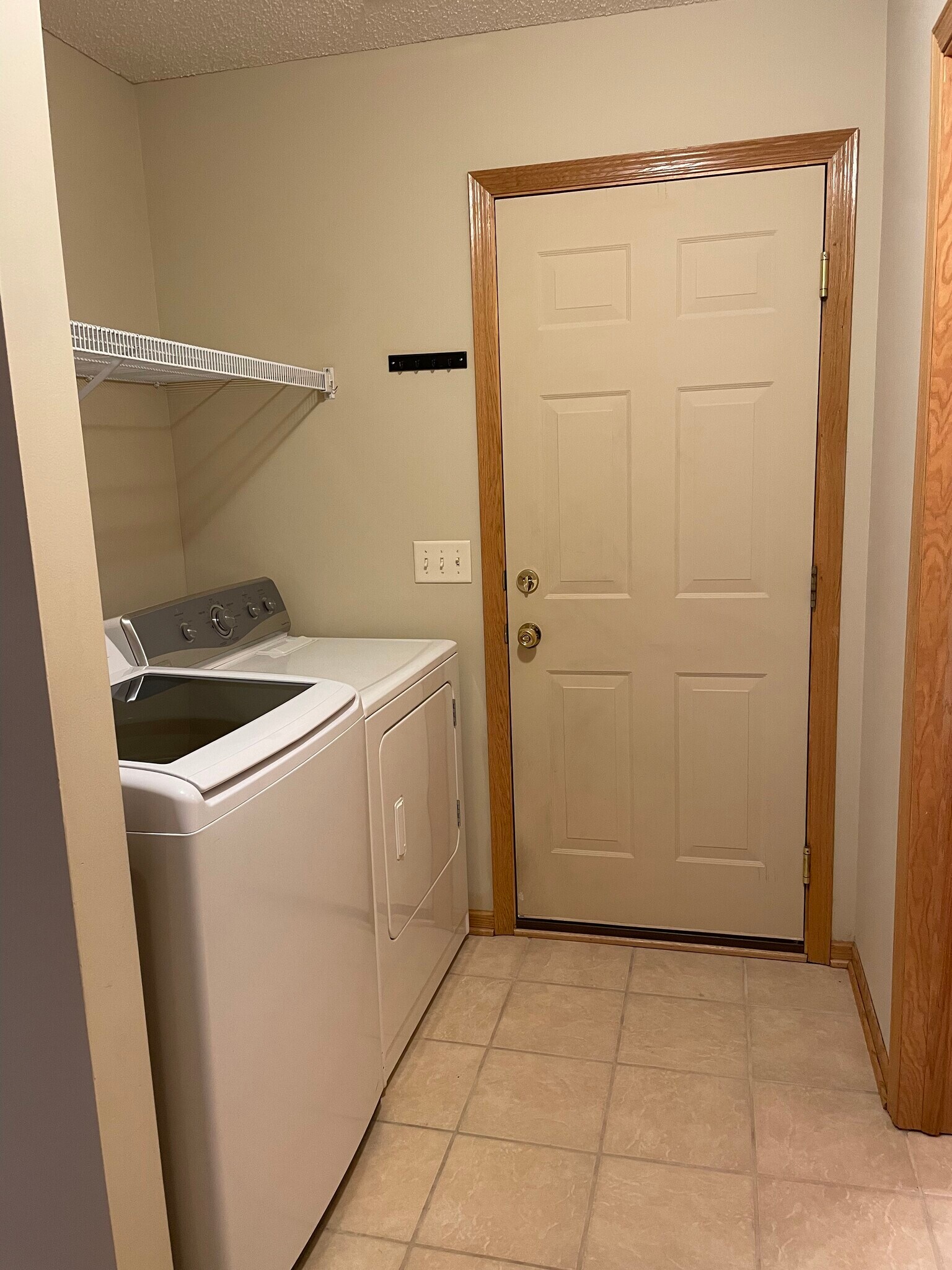 Building Photo - 1238 Larkspur Ln