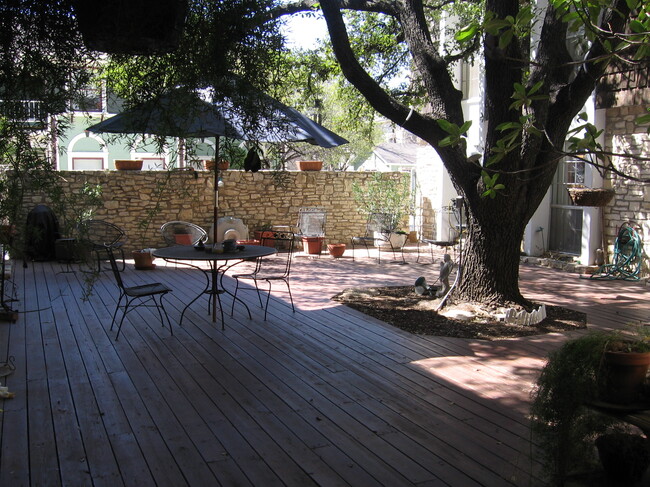 Common Area Patio - 326 W Concho Ave