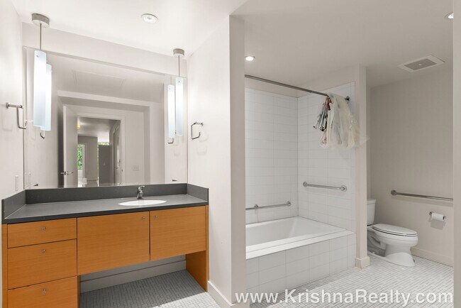 Building Photo - Luxury Downtown Living In The John Ross Building | 1 Bedroom | 1 Bathroom Condo | PDX's SW Water ...