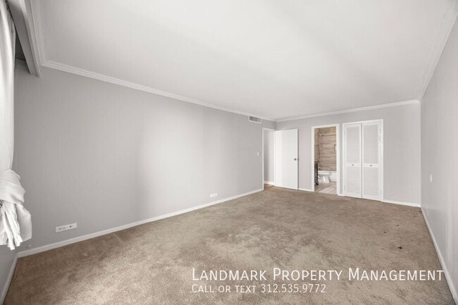 Building Photo - 6033 N Sheridan-Unit 35D