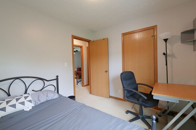 Building Photo - 3139 Bowfield Way