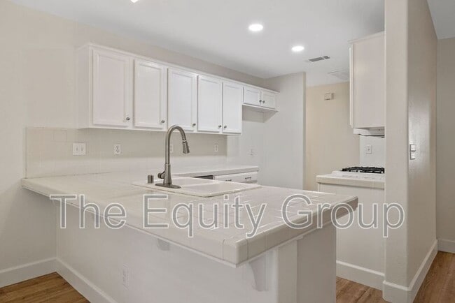 Building Photo - 3835 E Oak Ave