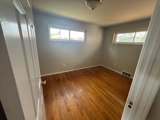 Building Photo - 2 Bedroom Brick Ranch with Garage