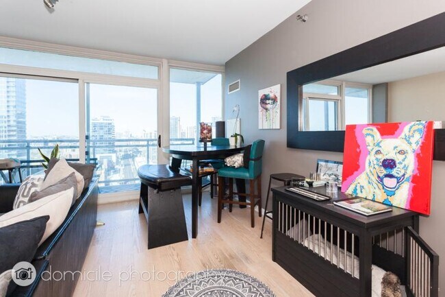 Building Photo - 1 bedroom in Chicago IL 60654
