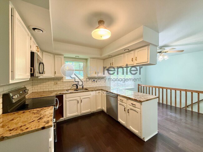 Building Photo - 4910 Bal Harbor Dr