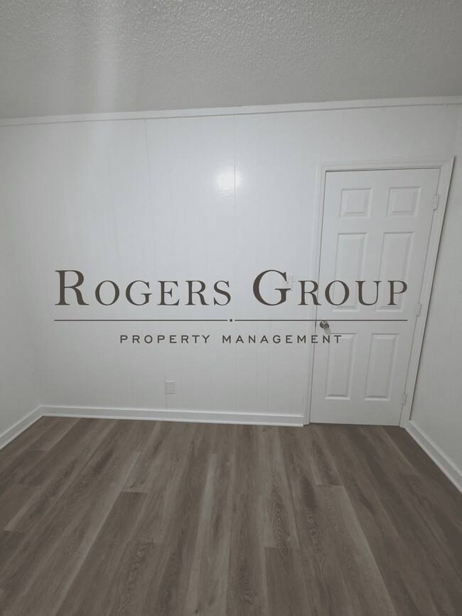 Building Photo - #450 - 109-111 Carter St Duplex