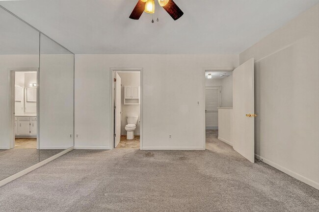Building Photo - 7007 Oak Ct