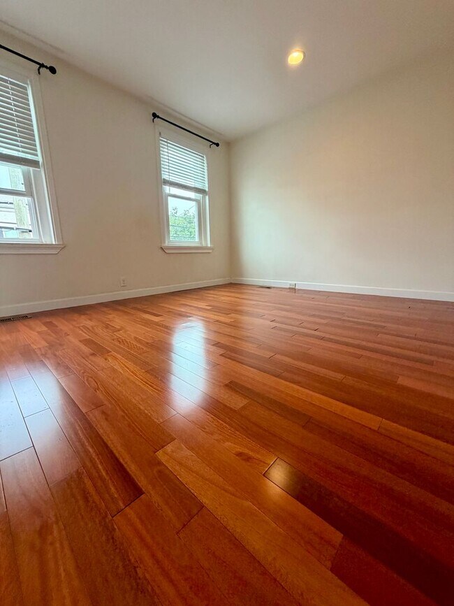Building Photo - Stunning 3-Bedroom Home in Point Breeze! Available NOW!