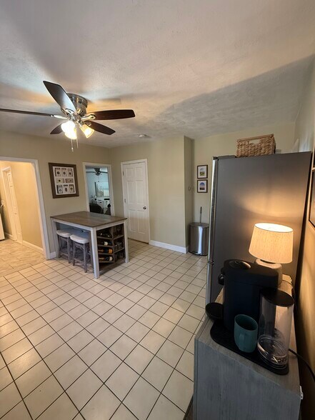 Building Photo - 5 Henshaw St